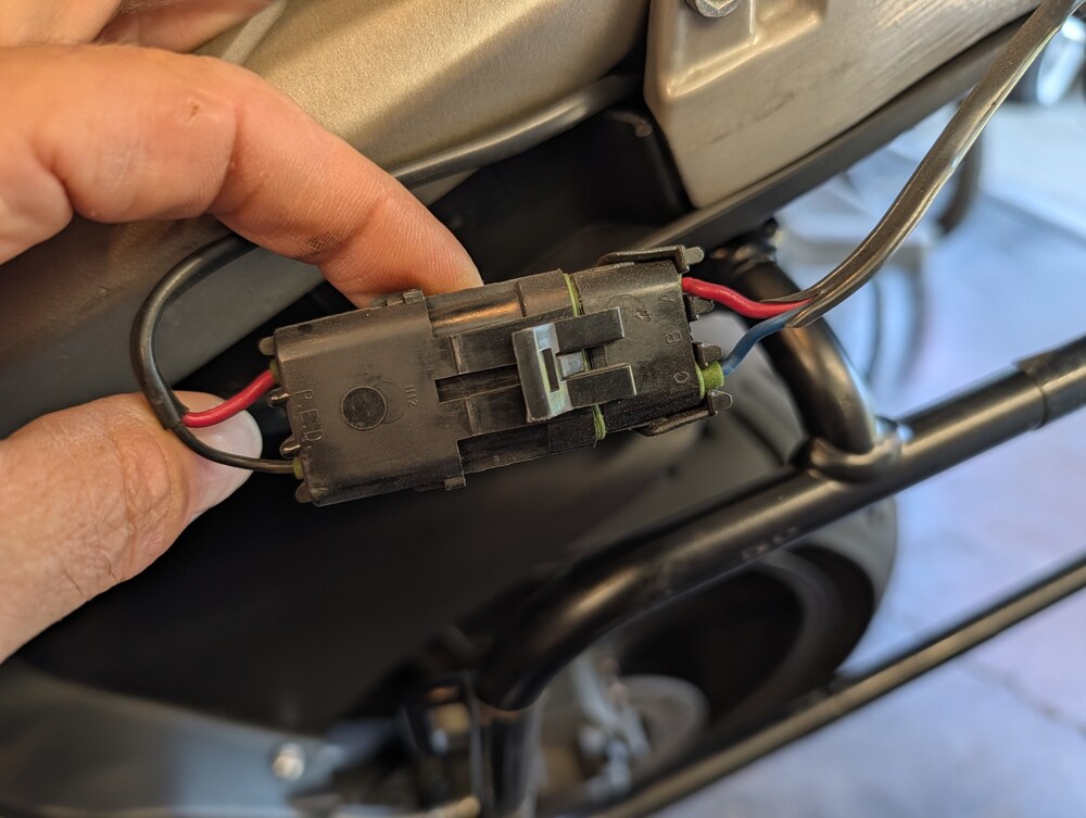 Waterproof connector carrying combined positive output and ground to the top case